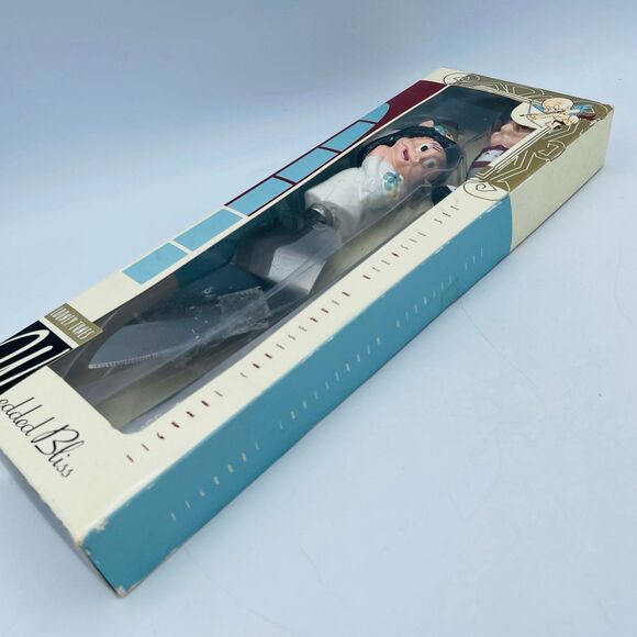 Looney Tunes Porky/Petunia Pig Wedded Bliss Figural WeddingCake Serving Set - Picture 5 of 8